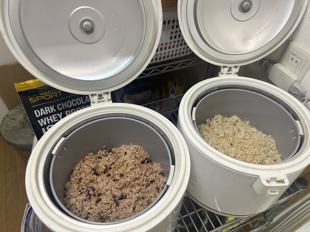 《酵素玄米》と、《はと麦発芽玄米》の保温ジャー